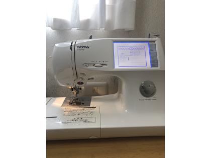 刺繍ミシン ブラザーミシン D-9700F D-9700Fで押さえレバーを上げて